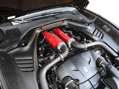 Used 2016 Ferrari California T RWD image 19