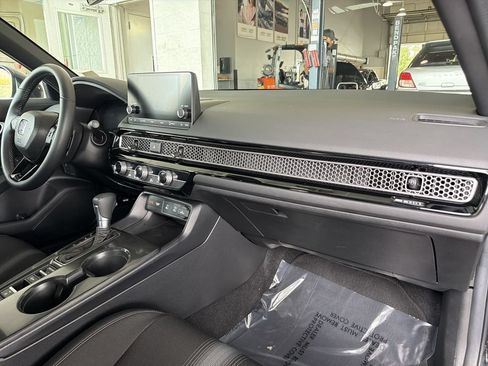 Used 2025 Honda Civic Sport image 29