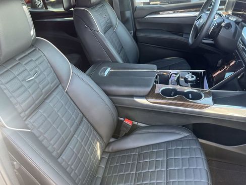 Used 2025 Cadillac Escalade Sport Platinum image 21