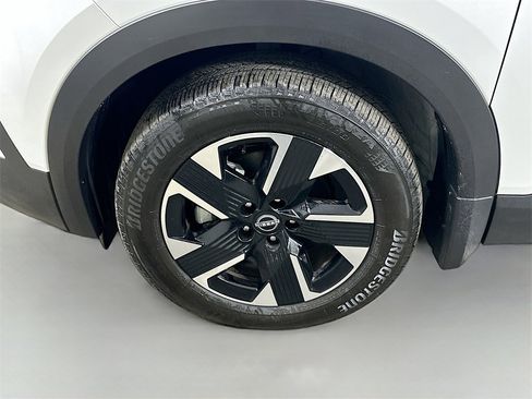 Used 2025 Nissan Kicks SR image 8