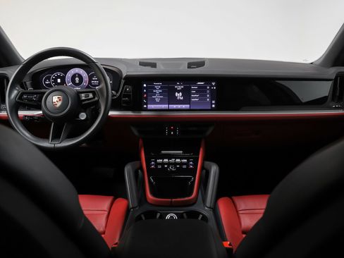 Certified 2024 Porsche Cayenne AWD/4WD image 30