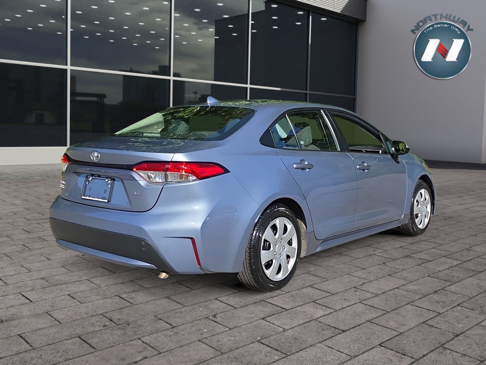 Used 2022 Toyota Corolla LE FWD image 5