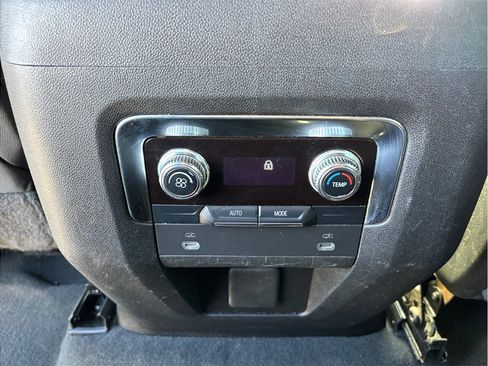 Used 2022 GMC Yukon XL SLE image 36