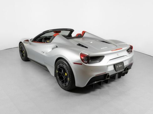Used 2018 Ferrari 488 Spider image 4