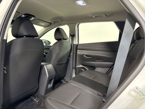 Certified 2025 Hyundai Tucson SE image 18