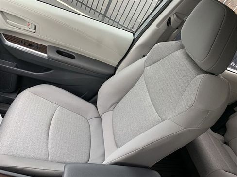 Used 2024 Toyota Sienna LE image 29