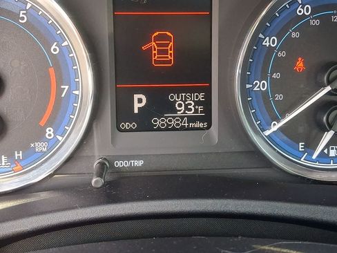 Certified 2018 Toyota Corolla LE FWD image 21