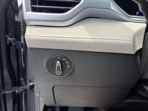 New 2025 Volkswagen Taos SE image 14