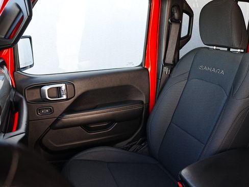 Used 2020 Jeep Wrangler Unlimited Sahara image 11