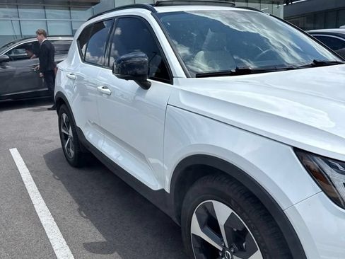 Used 2023 Volvo XC40 B4 Ultimate FWD image 3