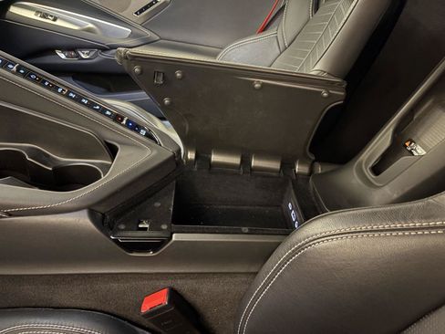 Used 2022 Chevrolet Corvette Stingray Preferred Cpe w/ Z51 Performance Package RWD image 34