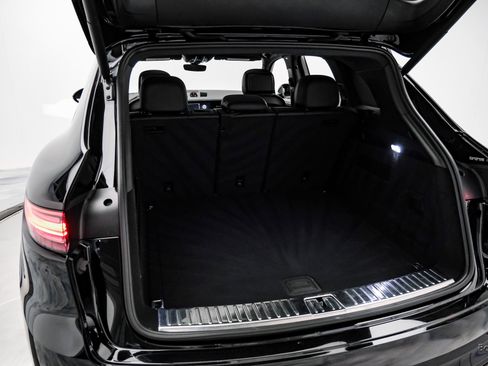 Used 2022 Porsche Cayenne w/ Premium Package image 77
