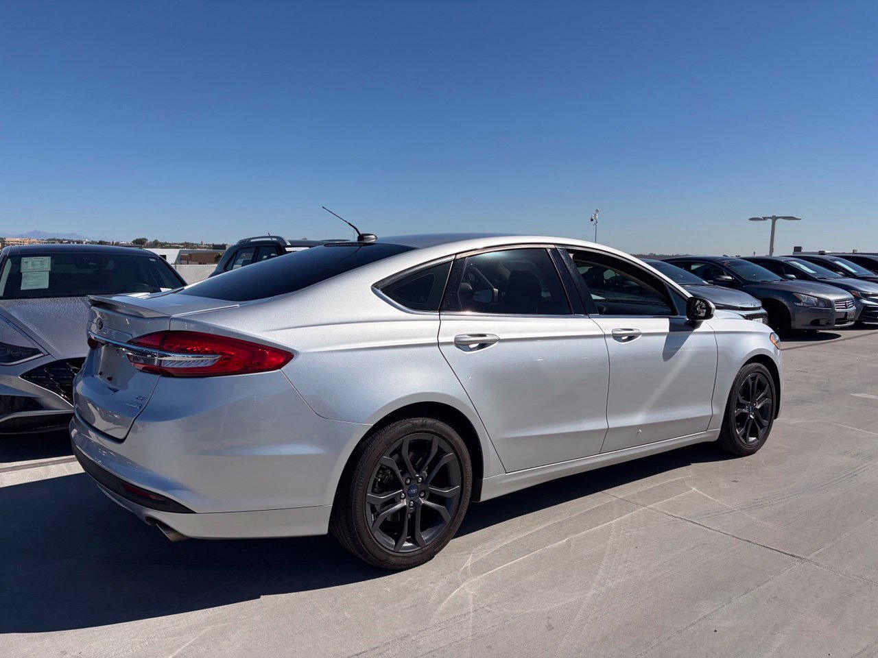 Used 2018 Ford Fusion SE w/ Equipment Group 201A FWD image 2