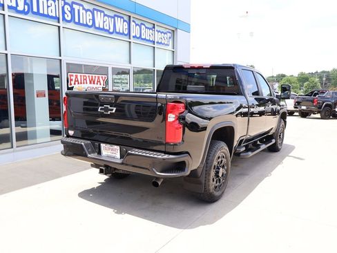 Used 2024 Chevrolet Silverado 2500 LT w/ Midnight Edition AWD/4WD image 3