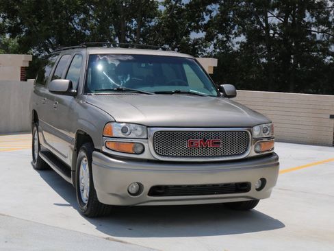 Used 2001 GMC Yukon XL Denali AWD/4WD image 7