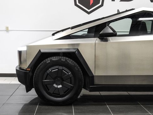 Used 2025 Tesla Cybertruck AWD Crew Cab image 18