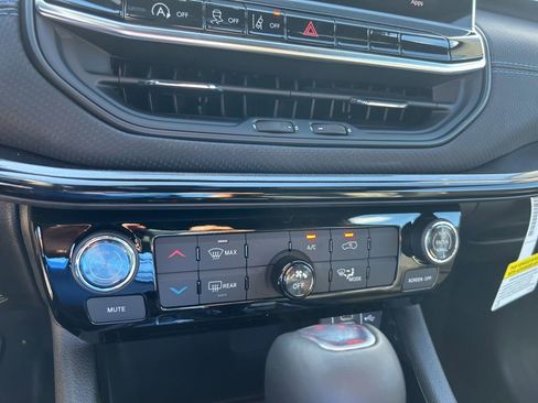 New 2026 Jeep Compass Latitude image 39