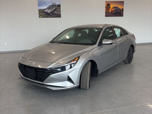 Used 2022 Hyundai Elantra SEL w/ Convenience Package image 11