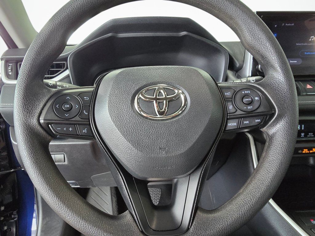 Used 2025 Toyota RAV4 XLE AWD/4WD image 22