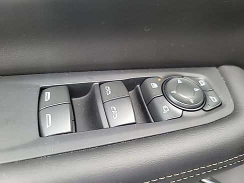 Used 2025 GMC Yukon Elevation AWD/4WD image 20