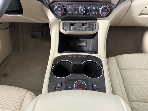 Used 2023 GMC Acadia Denali image 16