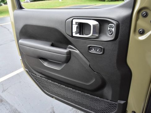 Used 2025 Jeep Wrangler Unlimited Sport AWD/4WD image 25