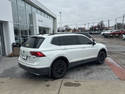 Used 2020 Volkswagen Tiguan SE w/ Panoramic Sunroof Package image 7