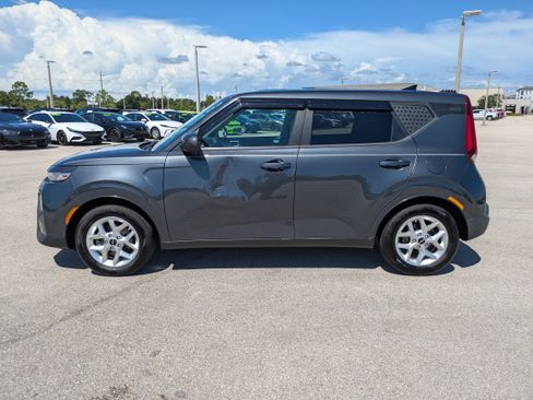 Used 2022 Kia Soul S FWD image 7