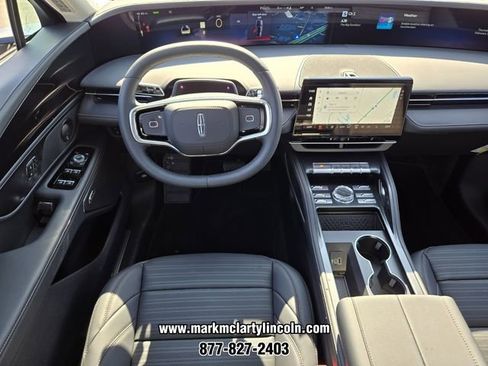 New 2026 Lincoln Nautilus Reserve image 9