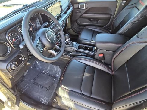New 2025 Jeep Gladiator Rubicon image 15