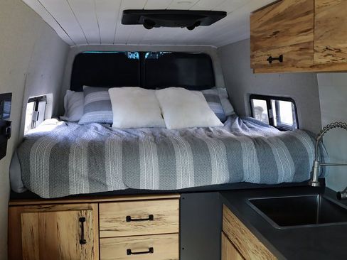 Used 2022 Mercedes-Benz Sprinter 2500 image 22