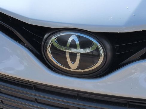 Used 2022 Toyota Camry LE image 6