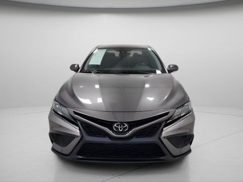 Used 2023 Toyota Camry SE FWD image 2