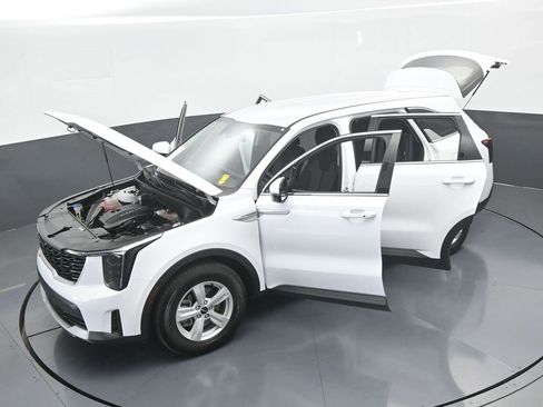 Used 2024 Kia Sorento LX image 63