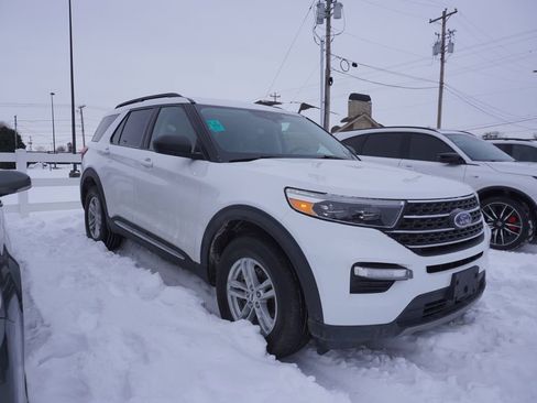 Used 2022 Ford Explorer XLT w/ Equipment Group 202A image 10