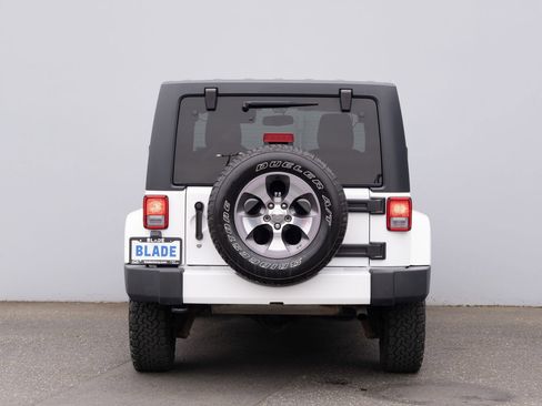 Used 2016 Jeep Wrangler Unlimited Sahara AWD/4WD image 15