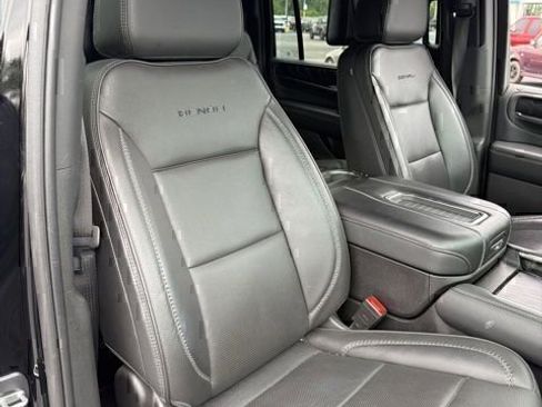 Used 2023 GMC Yukon XL Denali w/ Denali Reserve Package AWD/4WD image 21