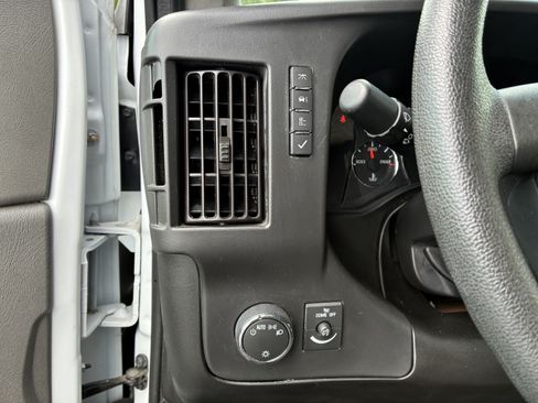 Used 2025 Chevrolet Express 3500 LT w/ LT Preferred Equipment Group RWD image 28