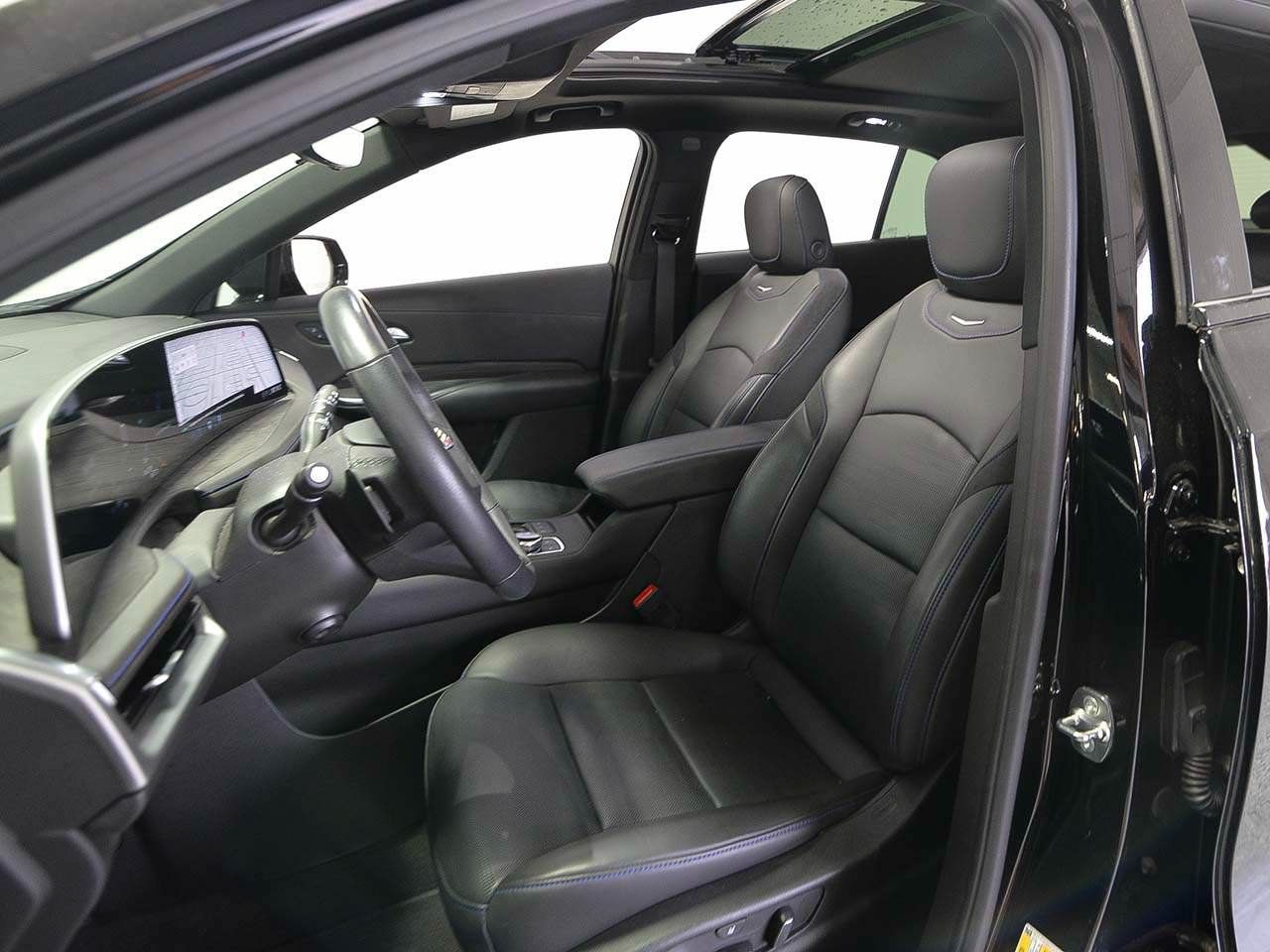 Used 2024 Cadillac XT4 Sport AWD/4WD image 8