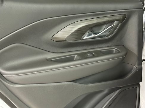 Used 2022 GMC Terrain SLT image 31