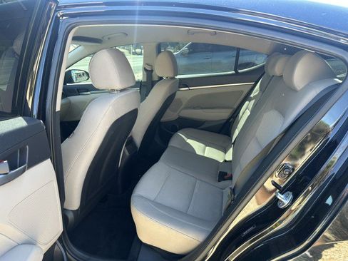 Used 2017 Hyundai Elantra SE FWD image 13