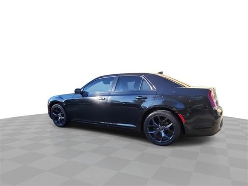 Used 2020 Chrysler 300 Touring w/ Sport Appearance Package image 6