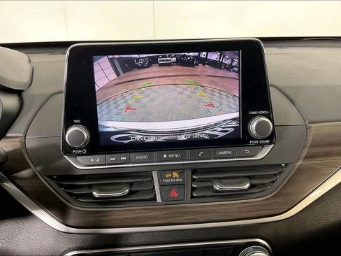 Used 2024 Nissan Altima 2.5 SV FWD image 30