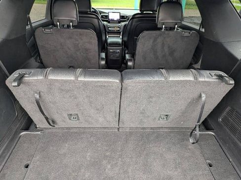 Used 2020 Ford Explorer XLT w/ Equipment Group 202A AWD/4WD image 17