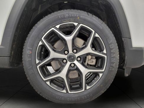 Used 2025 Jeep Compass Limited AWD/4WD image 3