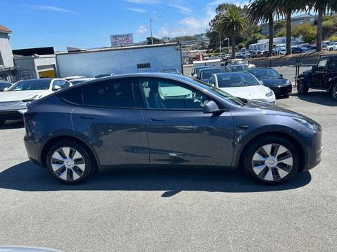 Used 2022 Tesla Model Y Long Range AWD/4WD image 4