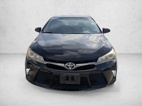 Used 2015 Toyota Camry SE image 2