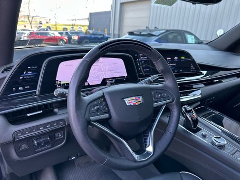 Used 2023 Cadillac Escalade Sport w/ LPO, ONYX Package image 3