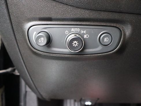 Used 2020 Chevrolet Equinox Premier image 17