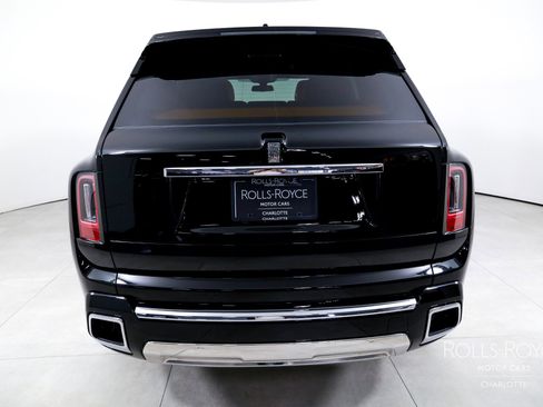 New 2026 Rolls-Royce Cullinan image 9